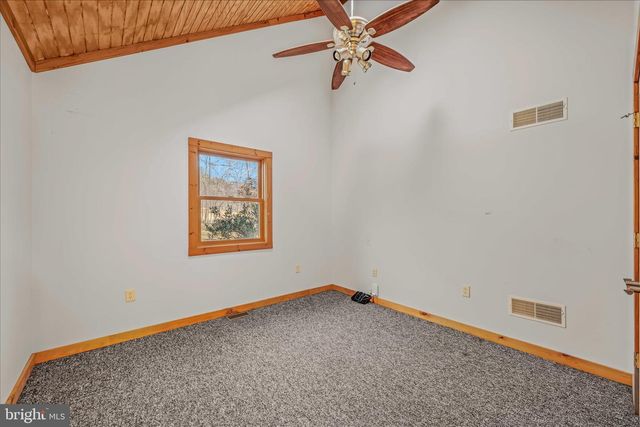 272 TONOLOWAY POINT CIR, Great Cacapon, WV 25422