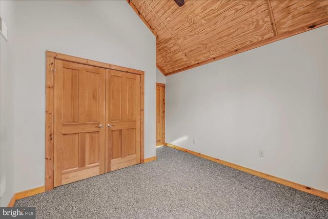 272 TONOLOWAY POINT CIR, Great Cacapon, WV 25422