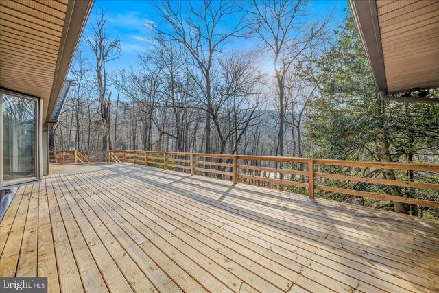 272 TONOLOWAY POINT CIR, Great Cacapon, WV 25422