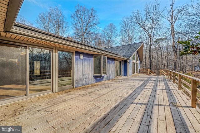 272 TONOLOWAY POINT CIR, Great Cacapon, WV 25422