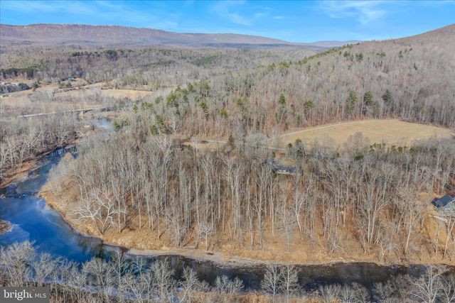 272 TONOLOWAY POINT CIR, Great Cacapon, WV 25422