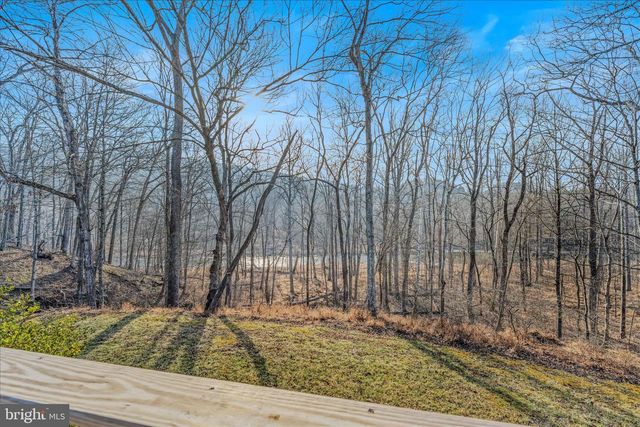 272 TONOLOWAY POINT CIR, Great Cacapon, WV 25422