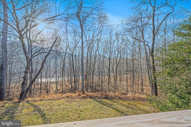 272 TONOLOWAY POINT CIR, Great Cacapon, WV 25422
