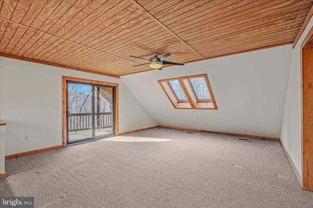 272 TONOLOWAY POINT CIR, Great Cacapon, WV 25422