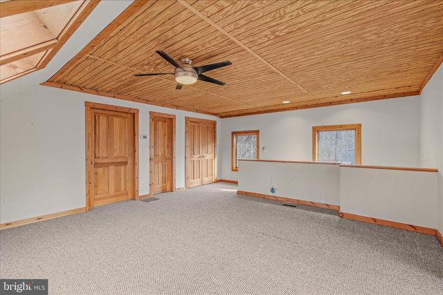 272 TONOLOWAY POINT CIR, Great Cacapon, WV 25422
