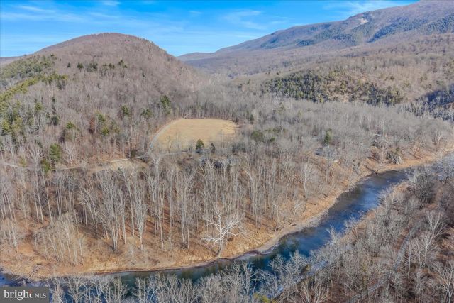 272 TONOLOWAY POINT CIR, Great Cacapon, WV 25422