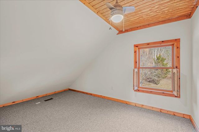 272 TONOLOWAY POINT CIR, Great Cacapon, WV 25422