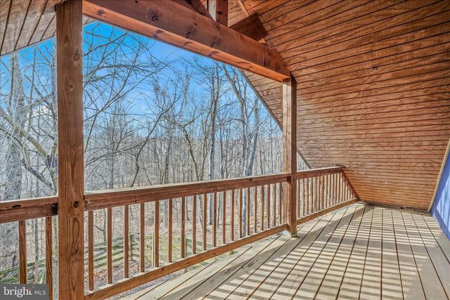272 TONOLOWAY POINT CIR, Great Cacapon, WV 25422
