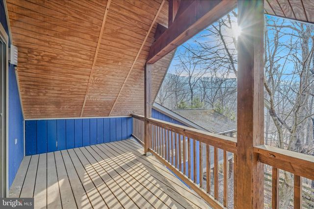 272 TONOLOWAY POINT CIR, Great Cacapon, WV 25422