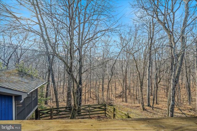 272 TONOLOWAY POINT CIR, Great Cacapon, WV 25422