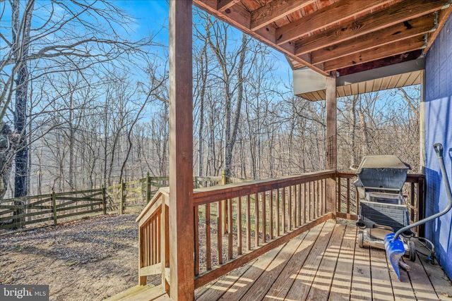 272 TONOLOWAY POINT CIR, Great Cacapon, WV 25422
