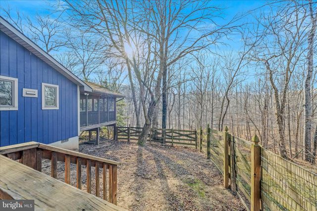 272 TONOLOWAY POINT CIR, Great Cacapon, WV 25422