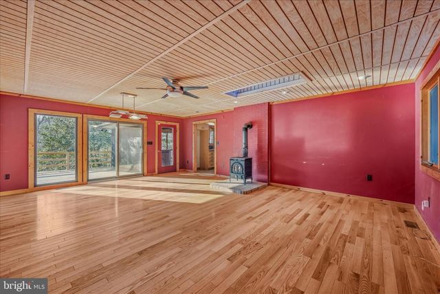 272 TONOLOWAY POINT CIR, Great Cacapon, WV 25422