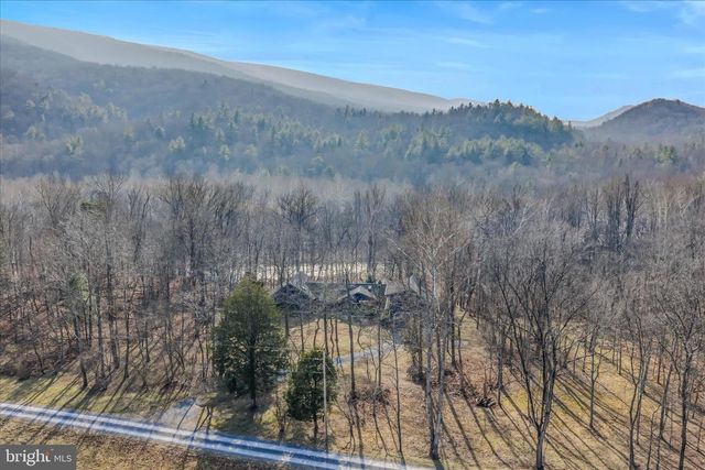 272 TONOLOWAY POINT CIR, Great Cacapon, WV 25422