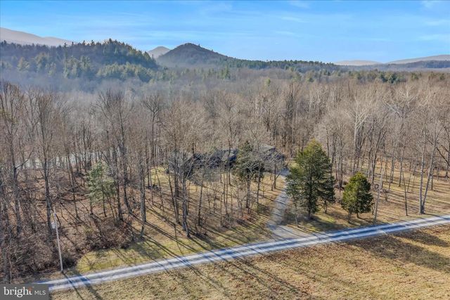 272 TONOLOWAY POINT CIR, Great Cacapon, WV 25422