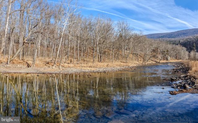 272 TONOLOWAY POINT CIR, Great Cacapon, WV 25422