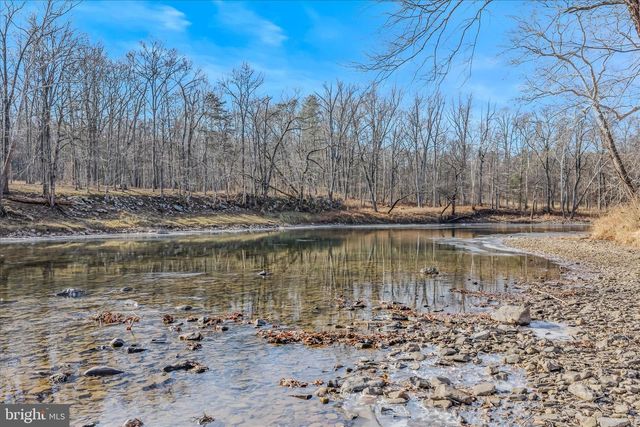 272 TONOLOWAY POINT CIR, Great Cacapon, WV 25422