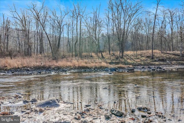 272 TONOLOWAY POINT CIR, Great Cacapon, WV 25422