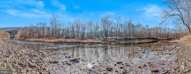 272 TONOLOWAY POINT CIR, Great Cacapon, WV 25422