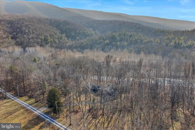 272 TONOLOWAY POINT CIR, Great Cacapon, WV 25422