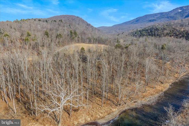 272 TONOLOWAY POINT CIR, Great Cacapon, WV 25422