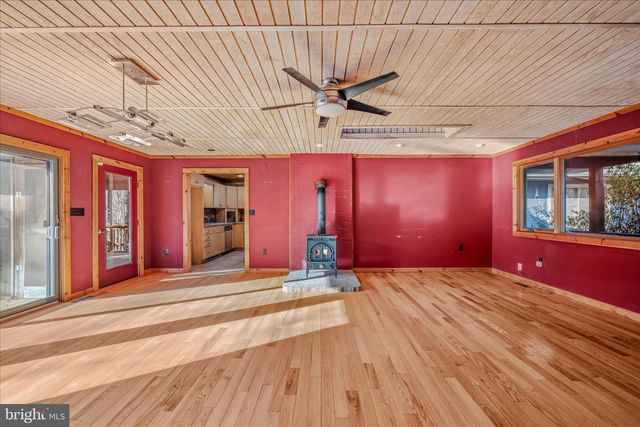 272 TONOLOWAY POINT CIR, Great Cacapon, WV 25422