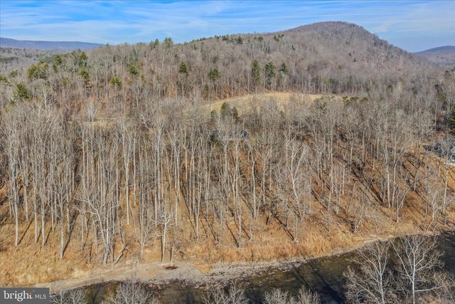 272 TONOLOWAY POINT CIR, Great Cacapon, WV 25422