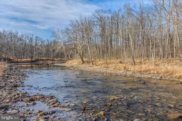 272 TONOLOWAY POINT CIR, Great Cacapon, WV 25422