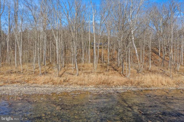 272 TONOLOWAY POINT CIR, Great Cacapon, WV 25422