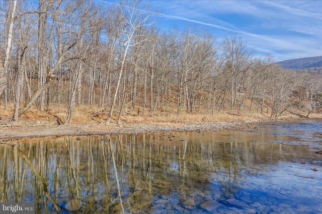 272 TONOLOWAY POINT CIR, Great Cacapon, WV 25422