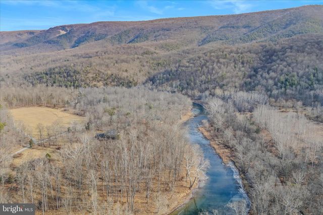 272 TONOLOWAY POINT CIR, Great Cacapon, WV 25422