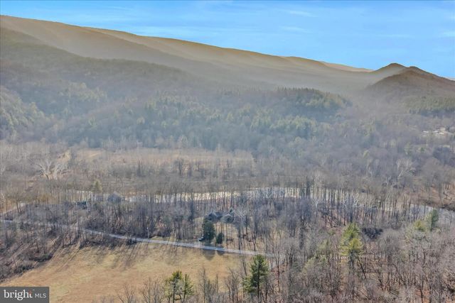 272 TONOLOWAY POINT CIR, Great Cacapon, WV 25422