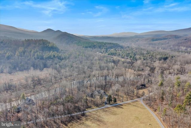 272 TONOLOWAY POINT CIR, Great Cacapon, WV 25422