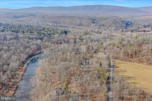 272 TONOLOWAY POINT CIR, Great Cacapon, WV 25422