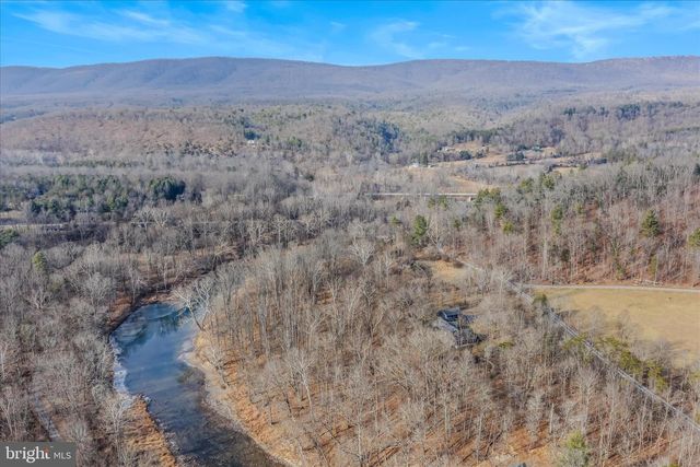 272 TONOLOWAY POINT CIR, Great Cacapon, WV 25422