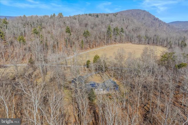 272 TONOLOWAY POINT CIR, Great Cacapon, WV 25422