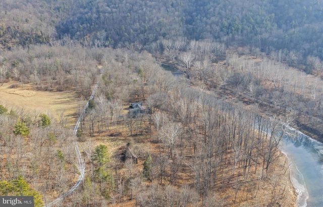 272 TONOLOWAY POINT CIR, Great Cacapon, WV 25422