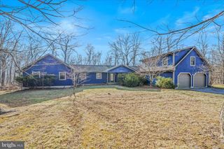 272 TONOLOWAY POINT CIR, Great Cacapon, WV 25422