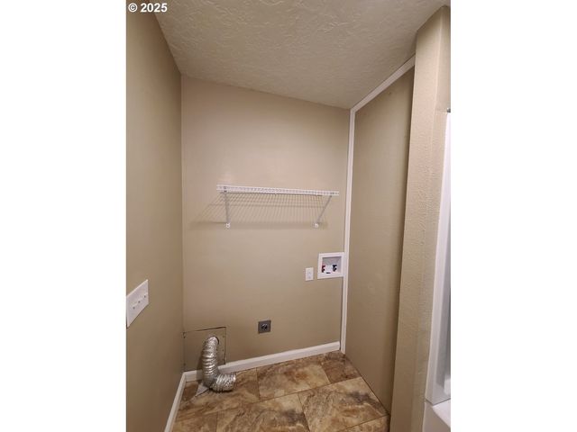 131 Se Ainslee Ave, Depoe Bay, OR 97341