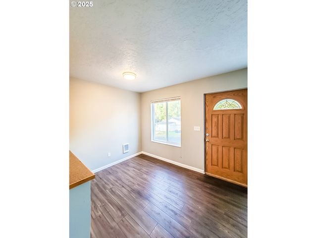 131 Se Ainslee Ave, Depoe Bay, OR 97341