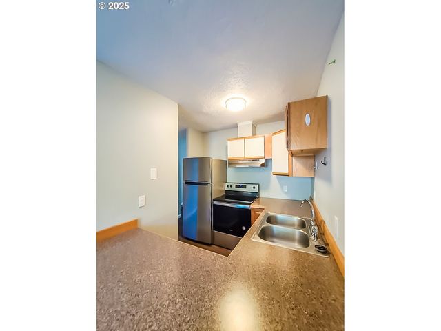 131 Se Ainslee Ave, Depoe Bay, OR 97341