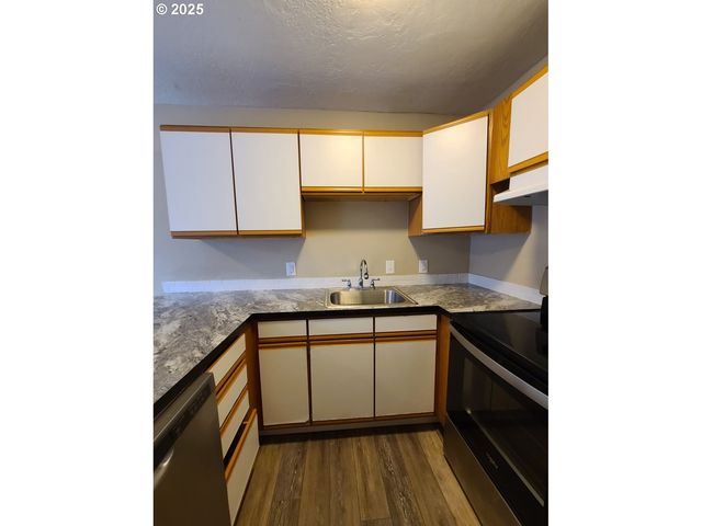 131 Se Ainslee Ave, Depoe Bay, OR 97341