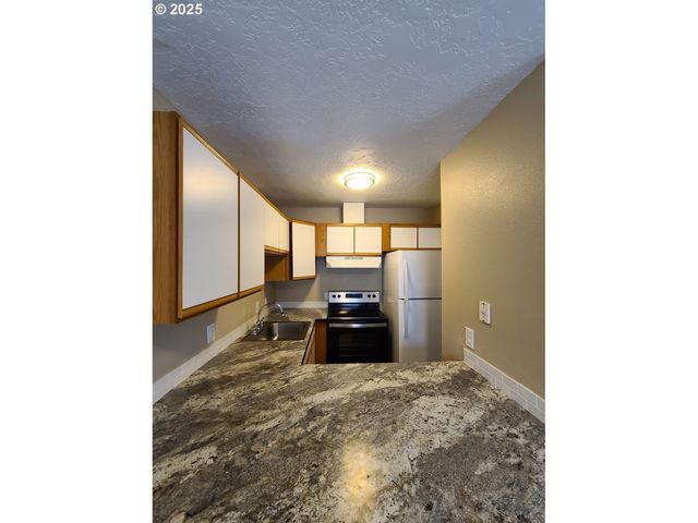 131 Se Ainslee Ave, Depoe Bay, OR 97341