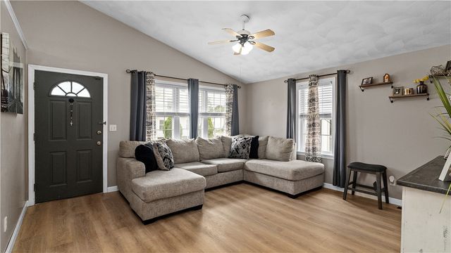 133 Oakdale Avenue, Pawtucket, RI 02860