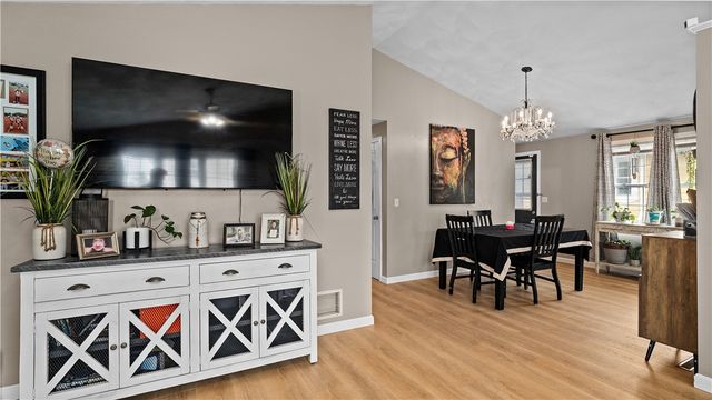 133 Oakdale Avenue, Pawtucket, RI 02860