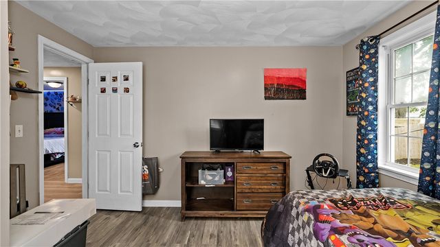 133 Oakdale Avenue, Pawtucket, RI 02860