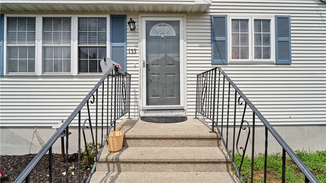 133 Oakdale Avenue, Pawtucket, RI 02860