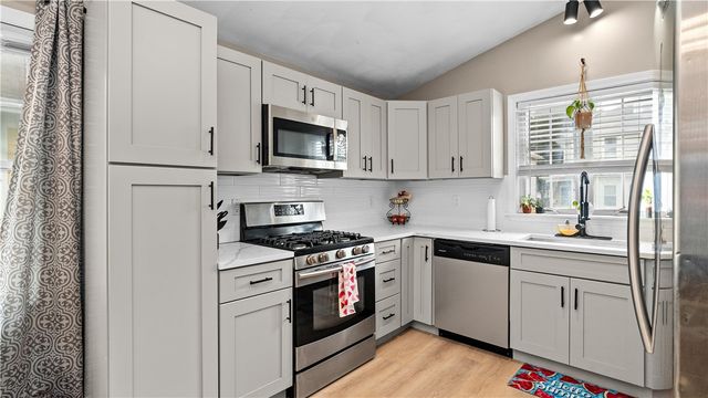 133 Oakdale Avenue, Pawtucket, RI 02860