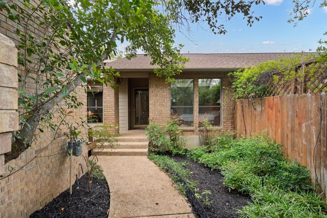 5724 N SCOUT ISLAND CIR, Austin, TX 78731