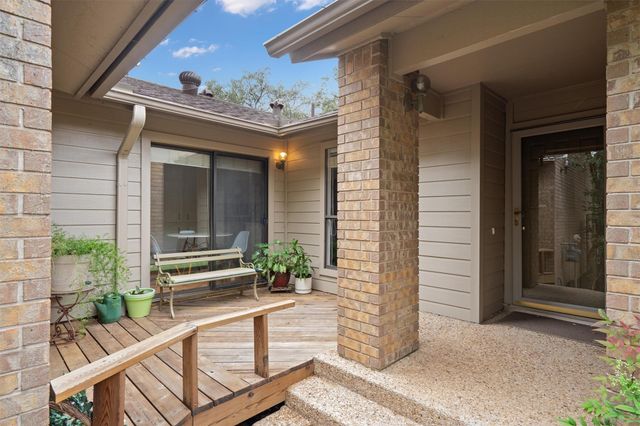 5724 N SCOUT ISLAND CIR, Austin, TX 78731